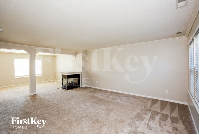 Foto del edificio - 7811 Camfield Way