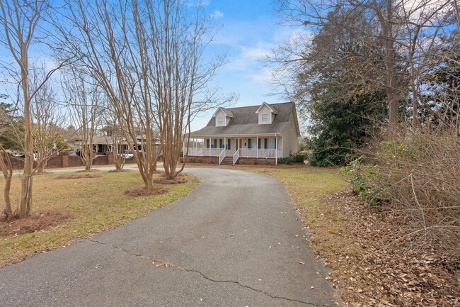 Foto del edificio - Beautiful 3 BR, 3BA Home-District 1 Schools, Walking Distance to Downtown Inman