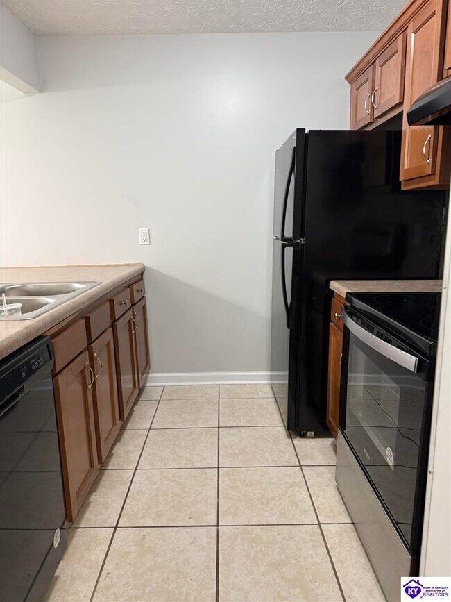 Foto del edificio - 624 Potomac Ct