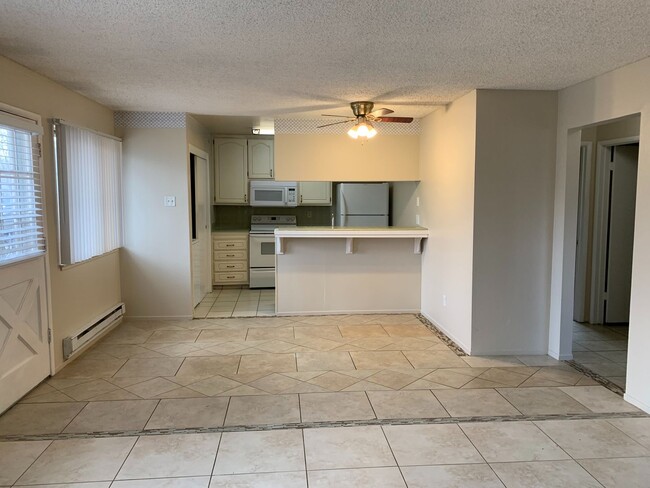 Foto del edificio - ONLY $1,500 PER MONTH FOR THIS SUPER CUTE , SPACIOUS 2 BEDROOM / 1 BATHROOM CONDO CENTRALLY LOCAT...