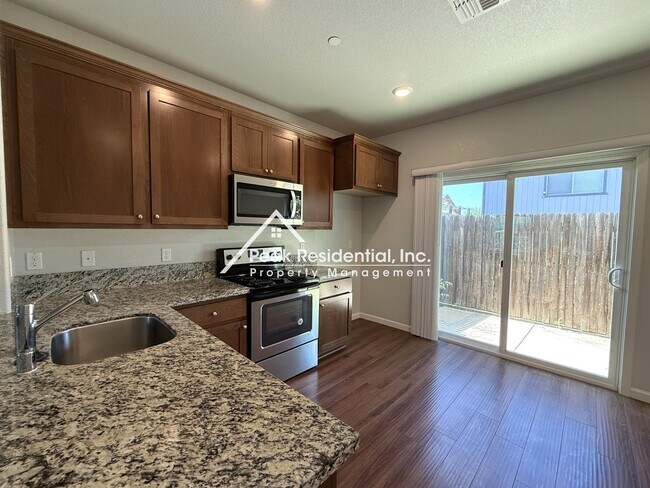 Foto del edificio - 3-bedroom in gated community near Hwy 99.