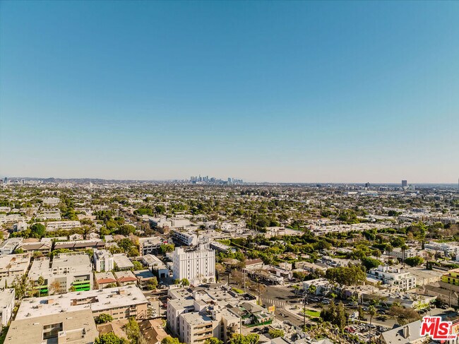 Foto del edificio - 1155 N La Cienega Blvd