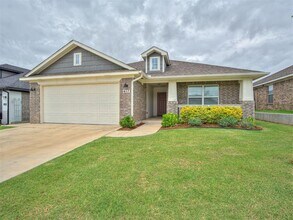 Building Photo - 417 Pergola St