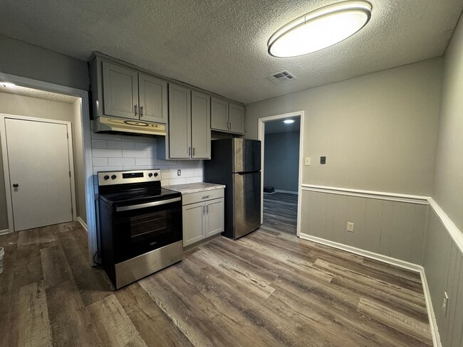 Building Photo - 406 Garden Homes Cir