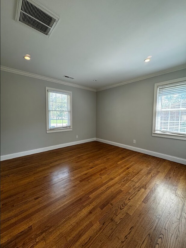 Building Photo - "Charming 3-Bed, 2-Bath Home with Bonus Ro...