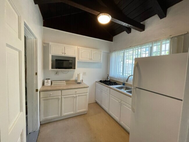 Foto del edificio - 840 Centinela Ave