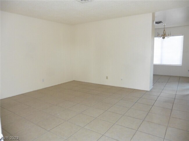 Building Photo - 4412 Pineaire St