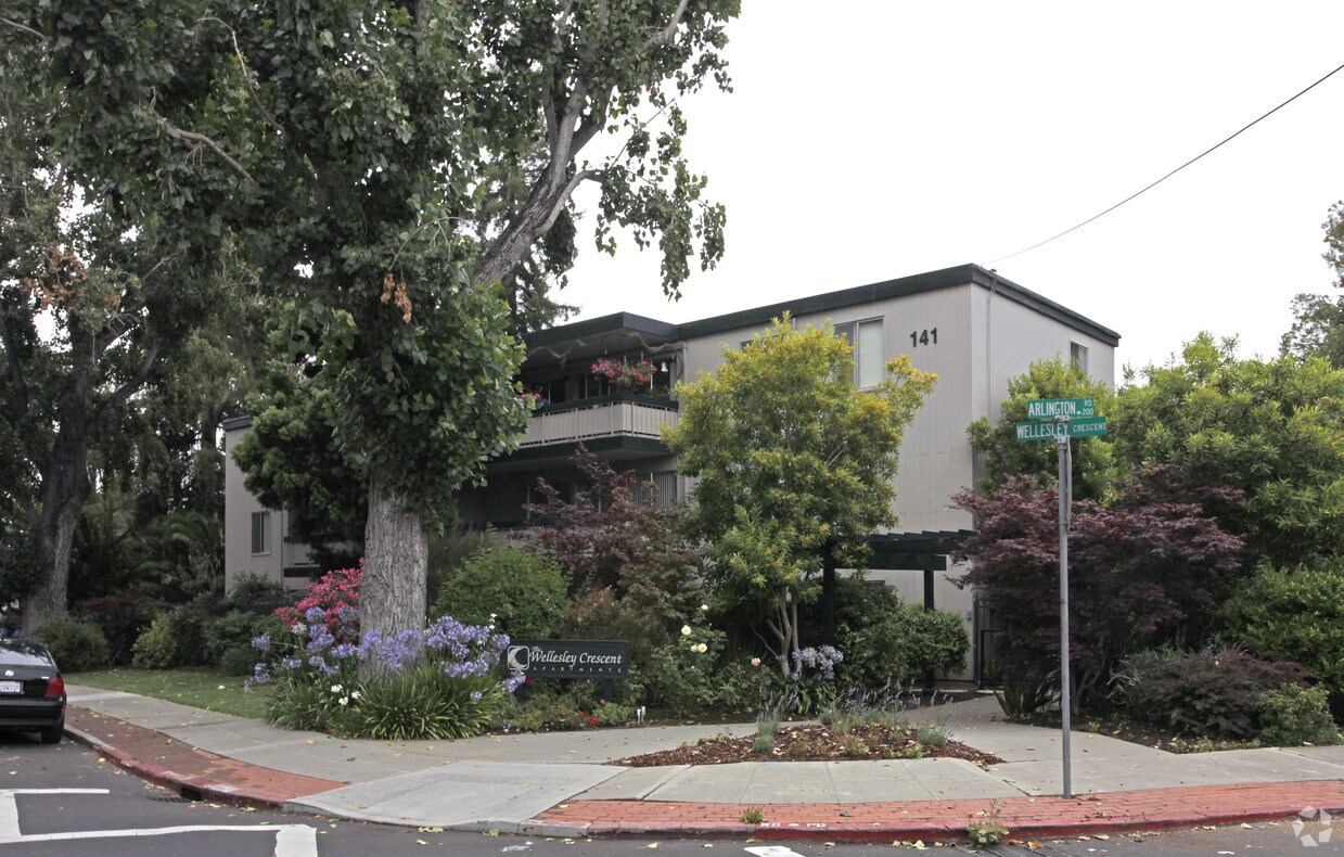 The Wellesley Crescent Apartments 141 Wellesley Cres Redwood City, CA