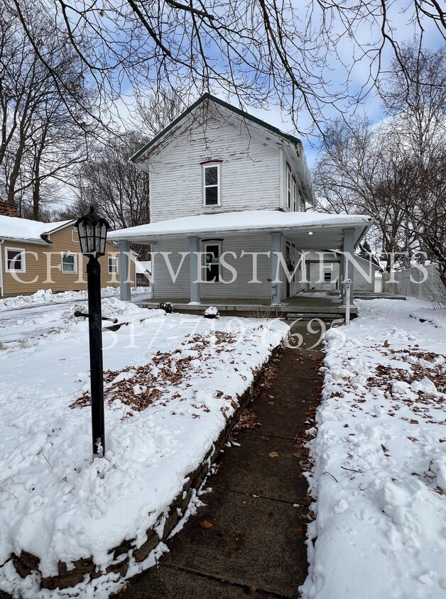 Front - 724 N Cochran Ave