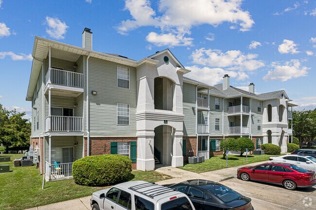 Foto del edificio - Cypress Lake Apartments