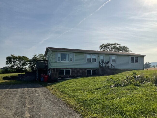 Foto del edificio - 115 High Mountain Road, Shippensburg, PA 1...