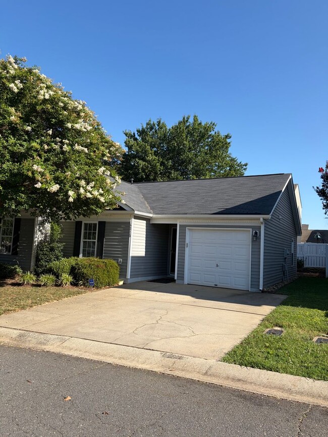 Building Photo - 4225 Hogan Ln