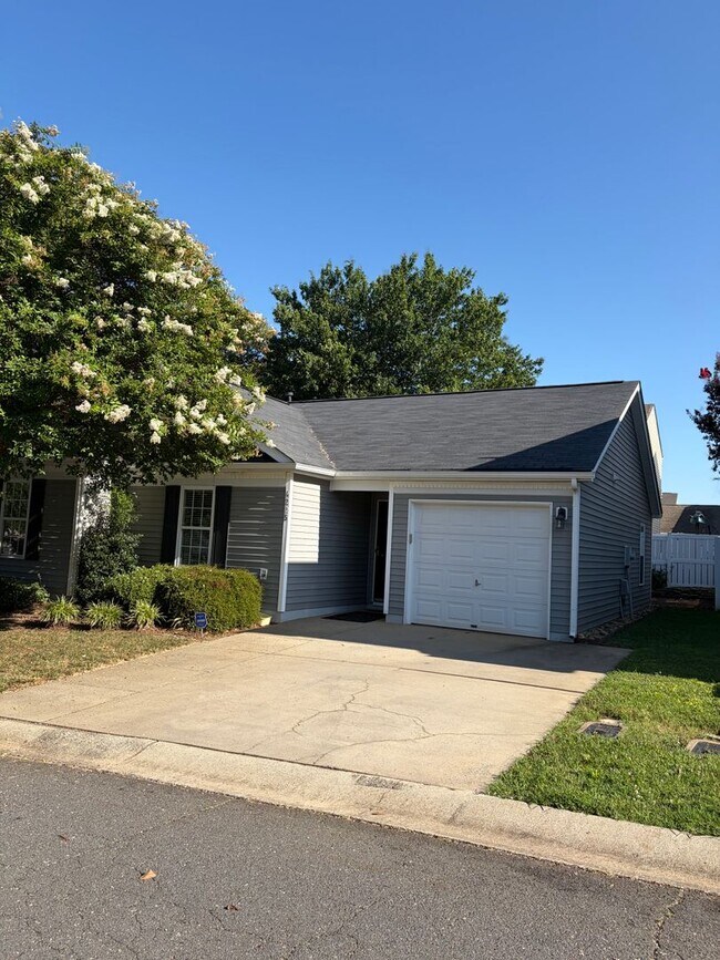 Foto del edificio - 4225 Hogan Ln