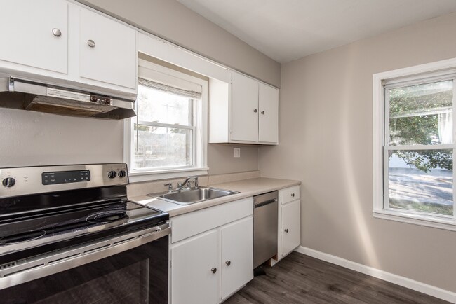 Building Photo - 207 Jefferson Rd