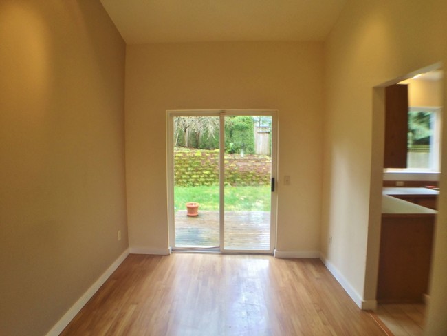 Building Photo - 7719 Beachwood Ave NE