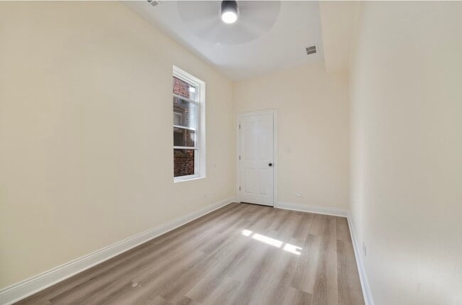 Building Photo - 5617 S Laflin St