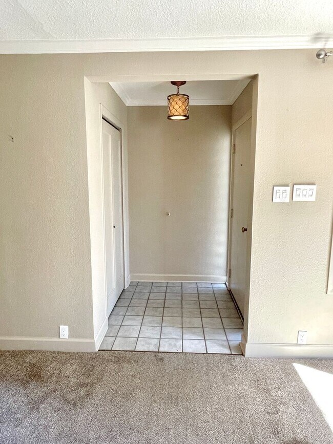 Foto del edificio - Woodstock area, 1 bedroom, 1 bath with finished basement