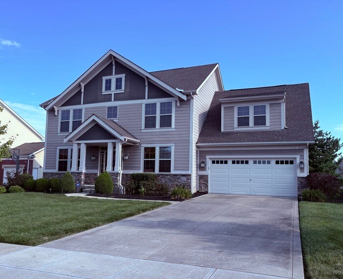 Foto principal - Charming 4 beds 2 bath in Lewis Center!