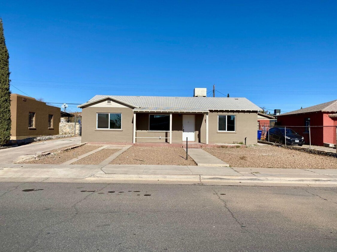 Primary Photo - 7561 Mazatlan Dr