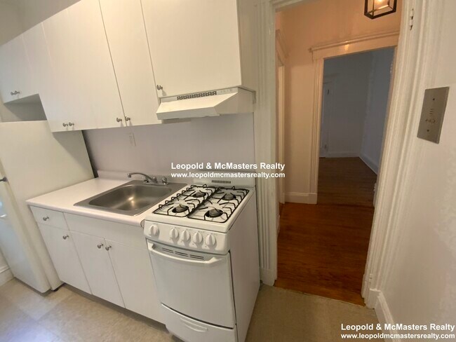 Foto del edificio - 34 Brainerd Rd