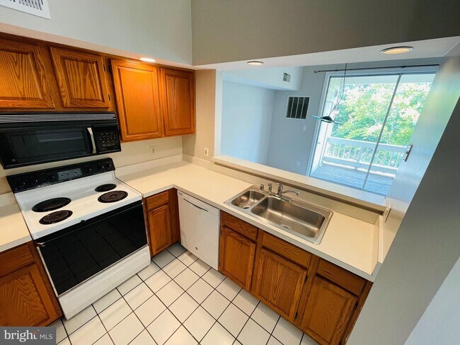 Building Photo - 7014 Ellingham Cir