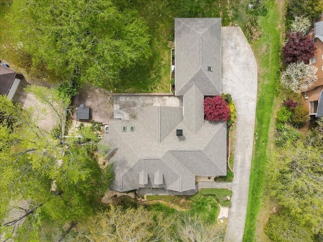 Building Photo - Stunning 3 bed 2.5 bath home in Cove Creek subdivision!