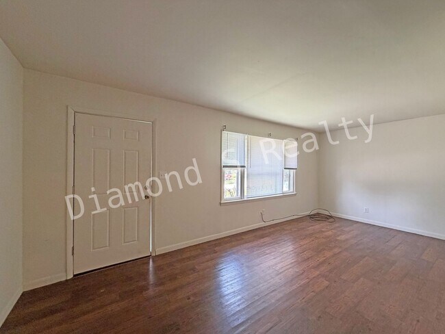 Foto del edificio - Howard Duplex