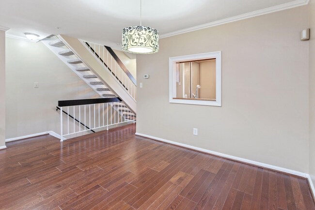 Foto del edificio - 7928 Ashford Blvd