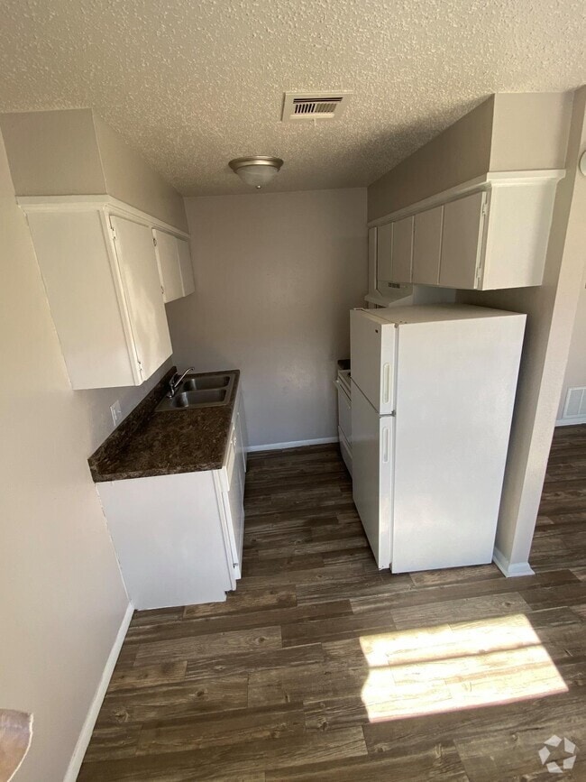 Building Photo - Maple Apartments