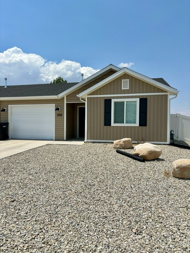 Building Photo - 939 Ironwood Dr