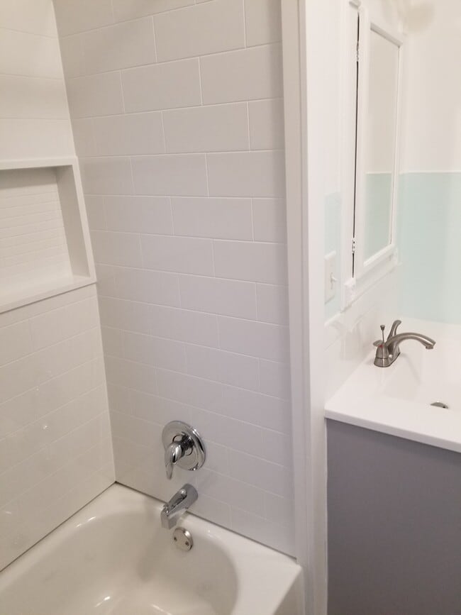 Main floor bath - 170 N Harrison Blvd Main