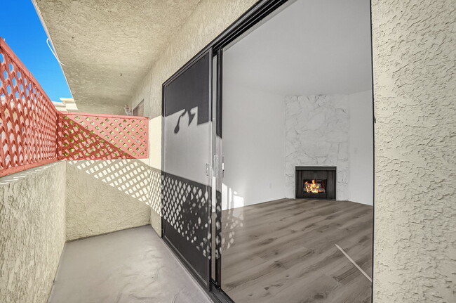 Balcony - 10619 Landale St