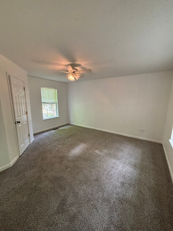 Foto del edificio - 33 Wisteria Ln