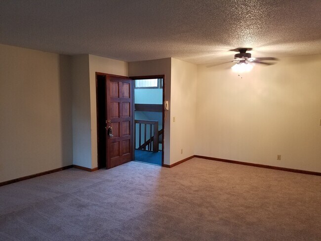 Foto del edificio - $1450 - 3/2/1 - MOVE IN SPECIAL  - Upstair...