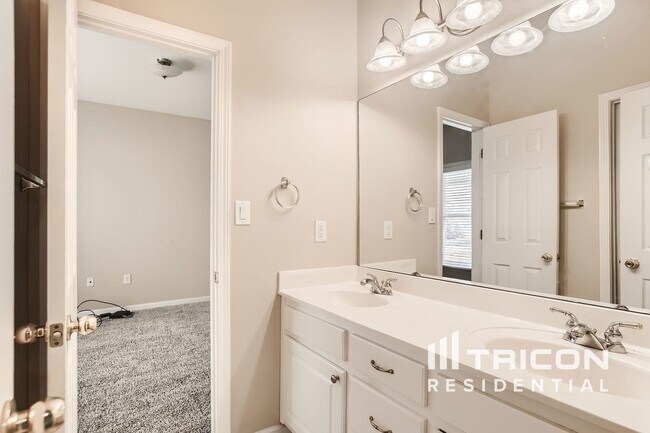 Foto del edificio - 227 English Oaks Ln