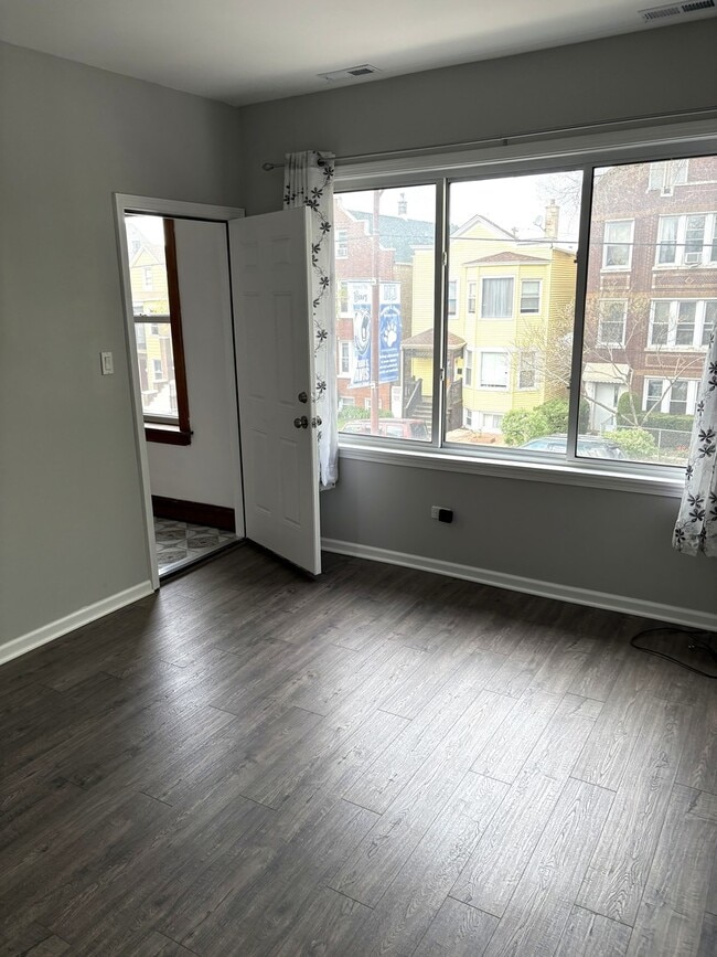 Building Photo - 2917 W Pershing Rd