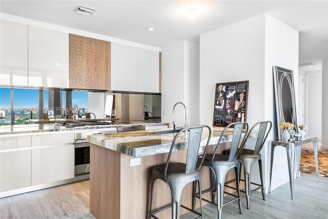 Foto del edificio - 2831 S Bayshore Dr