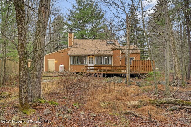 Foto del edificio - 300 Lake Rd