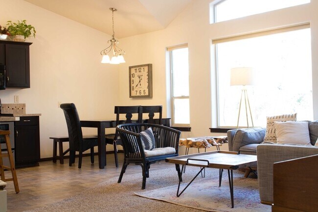 Building Photo - Great Duplex in Mead School District