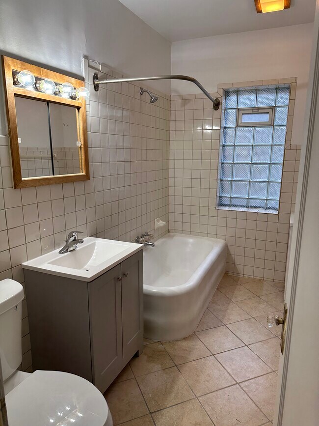 Foto del edificio - 8014 S Vernon Ave