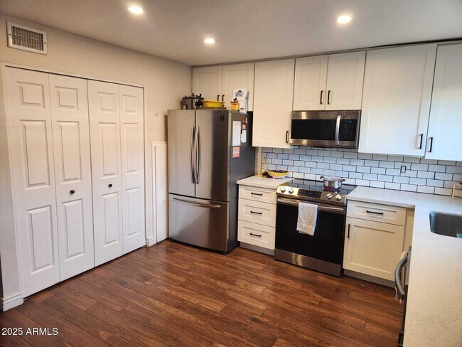 Foto del edificio - 1379 N 44th St