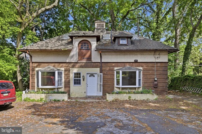 Foto del edificio - 5939 Drexel Rd