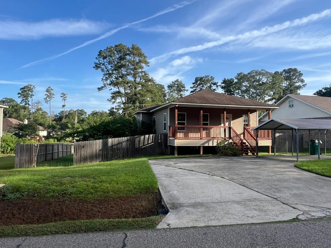 32505 Cynthia Dr, Denham Springs, LA 70706 House Rental in Denham
