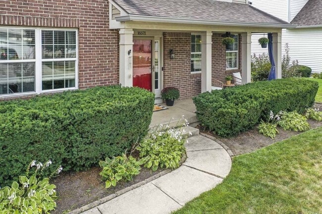 Building Photo - Luxurious 4-Bedroom Furnished Home in West...