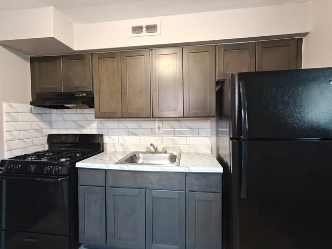 Photo - 7108 Oxford Ave Apartment