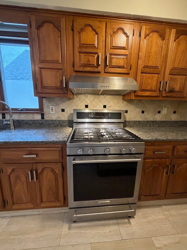 Building Photo - 33 Lafayette St