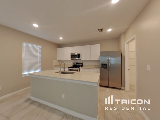 Foto del edificio - 5597 Raymond Way