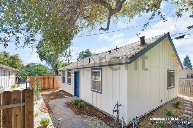 Foto del edificio - 8432 Central Ave