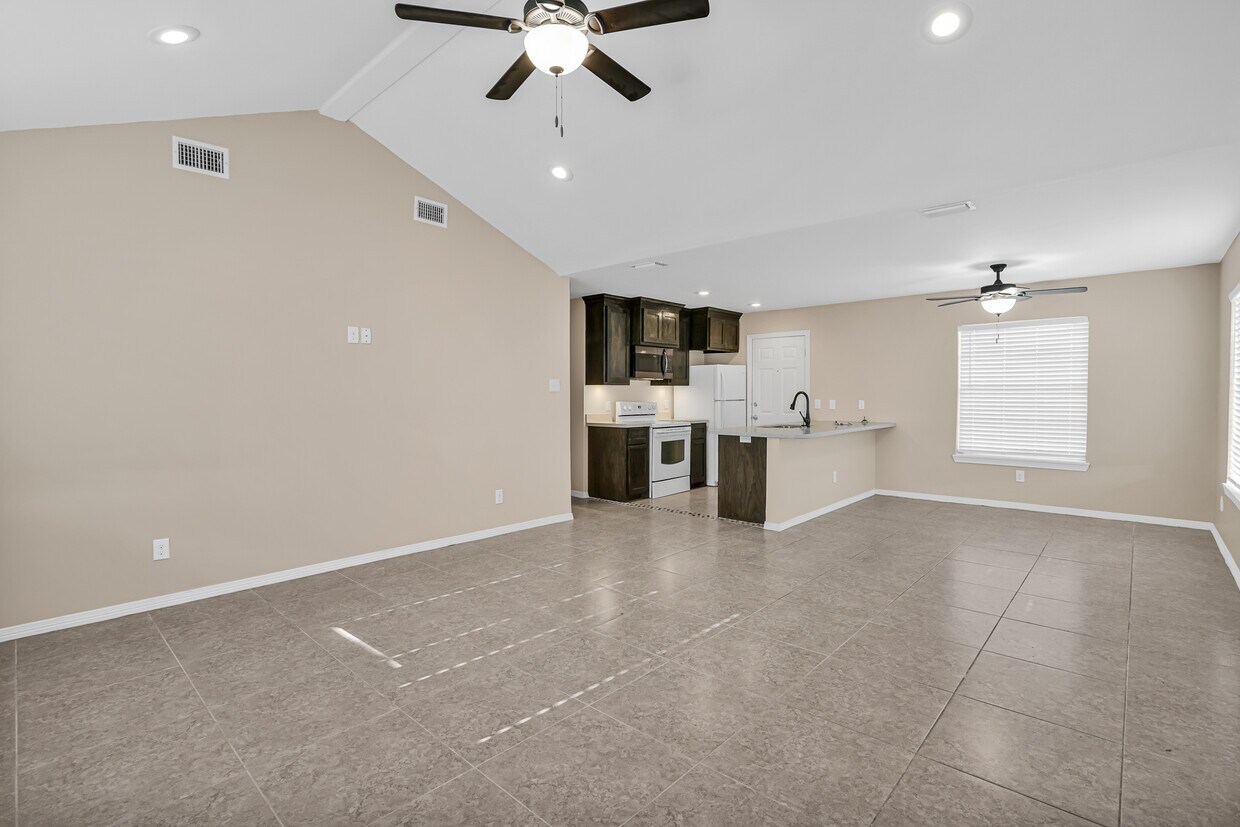 Living Room - 1112 Violet Ave