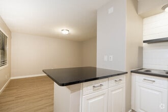 2BR, 1BA - 708SF - The Chelsea